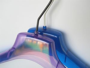 Appendini in plastica colorata trasparente